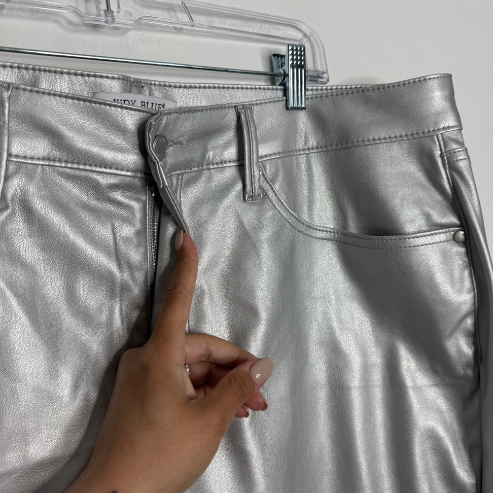 NWOT Judy Blue Straight Faux Leather Pants In Silver 20W Y2K Edgy Nightlife - Picture 4 of 10